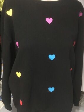 SHEIN Black Crewneck Sweater with Multicolor Heart Prints